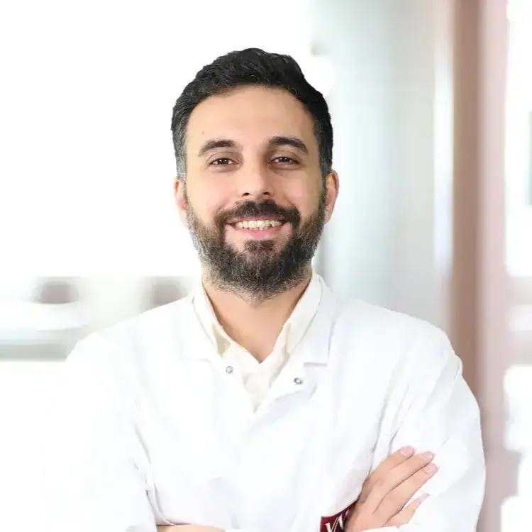 طبيب اعصاب في اسطنبول الدكتور محمود نديم آيباكان