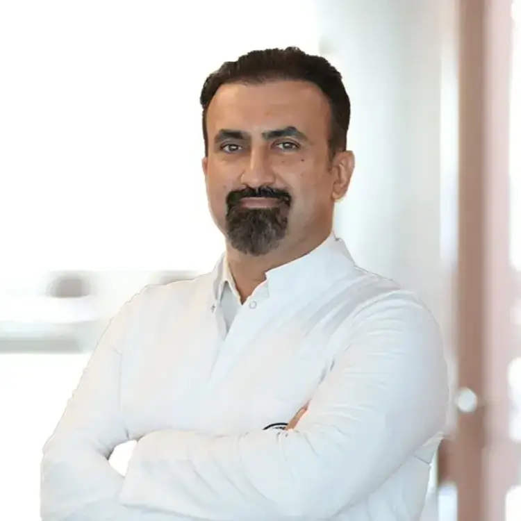 طبيب وجراح عيون في كوجالي الدكتور محمد أتاكان