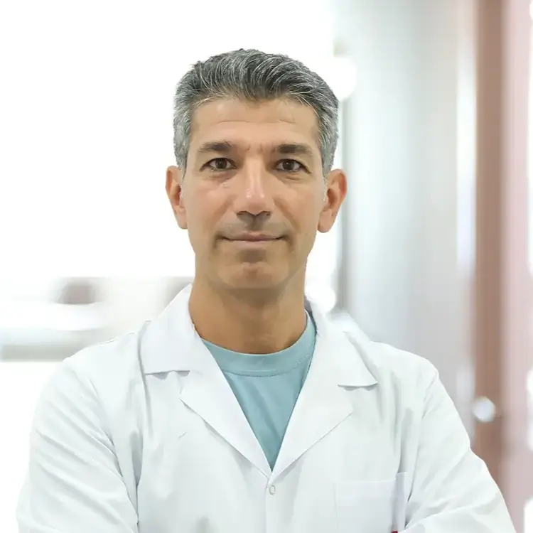 طبيب باطنية في اسطنبول محمد خان محمدي